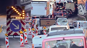 Vollsperrung der Autobahnbrücke in Berlin führt zu Verkehrschaos