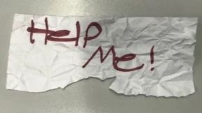 Entführte 13-Jährige rettet sich mit „Help Me“-Schild