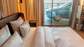 Im eigenen Auto ans Hotelbett