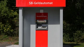 Auf dem Land bleiben Geldautomaten teuer