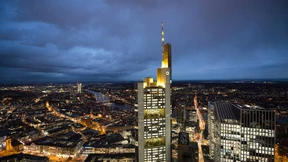 Der Gewinn der Commerzbank halbiert sich