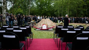 Die Kunst schaufelt ein Grab 