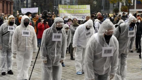 „Querdenker“ ohne Maske im Risikogebiet