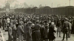 93-Jähriger wegen Beihilfe in Auschwitz vor Gericht