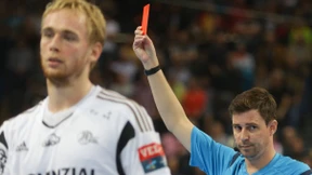 Gelbe Karte, Rote Karte – Blaue Karte!