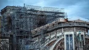 Sie schwankt, aber geht nicht unter