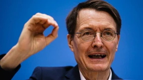 Lauterbach rechnet mit Hunderttausenden Neuinfektionen pro Tag