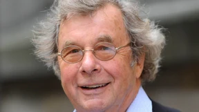 Am Pool mit 1000 Damen