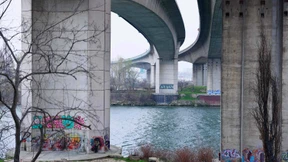 Junges Paar soll 14-Jährige in Seine geworfen haben