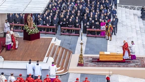 Zehntausende nehmen Abschied von Benedikt XVI.