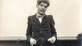 Als Lagerfeld noch kurze Hose trug