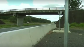 Blitzer erkennt Handys am Steuer