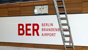 Wowereit übernimmt den Berliner Flughafen