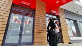 Saudi-Arabien beendet Geschlechtertrennung in Eingängen