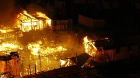 600 Häuser bei Großbrand in Armenviertel ausgebrannt