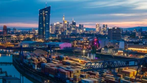 Mit scharfen Waffen gegen eine Finanzkrise