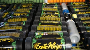 Erfrierungen und Herzrasen drohen: Stadt will Lachgas-Verkauf verbieten