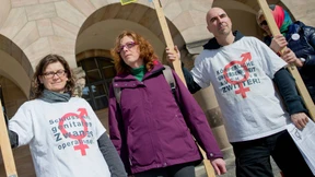 Intersexuelle streitet mit Klinik um Schmerzensgeld