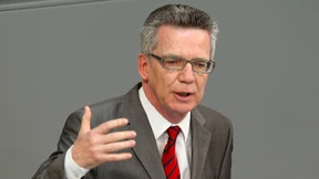 De Maizière will Rückkehr von Dschihadisten unterbinden