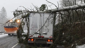 „Burglind“ legt Deutschland lahm