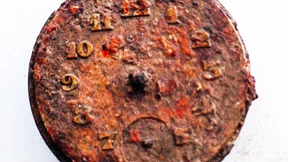 Schmuck von Frankfurter Mädchen in NS-Lager gefunden