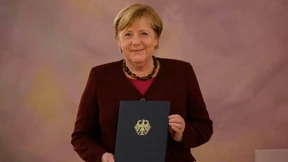 Bundespräsident Steinmeier entlässt Merkel aus dem Amt