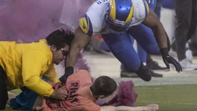 Flitzer zeigt Football-Star an