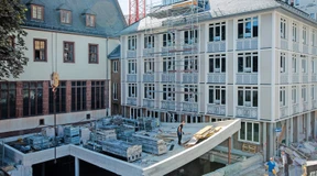 Ein Blick unters gelupfte Dach