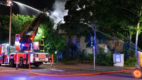 Auto fliegt 80 Meter – Brand im Oberforsthaus