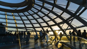 Wie die Regierung die Demokratie beschädigt