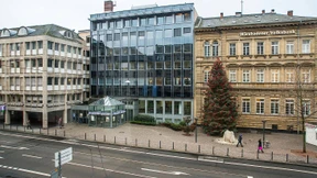 Lounge-Möbel statt Schalterhalle