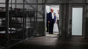 Bewacht von Reptilien in „Alligator Alcatraz“