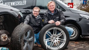 Während des Einkaufs werden die Reifen gewechselt