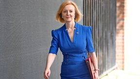 Tory-Kampf um niedrigere Steuern und höhere Zinsen