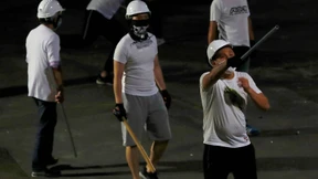 Prügelattacken mit Bambusstöcken und Metallstangen