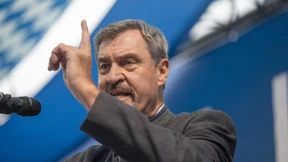 Söder attackiert Opposition und fordert Wehrpflicht