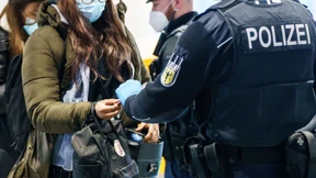 Bund muss für lange Wartezeit am Flughafen zahlen