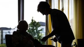 Kritik von allen Seiten an der Pflegereform