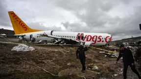 Flugzeug zerbricht bei Landung in Istanbul