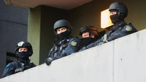 Die Hinweise deuten auf Großfamilie R.