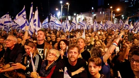 Zehntausende demonstrieren abermals gegen Premier Netanjahu