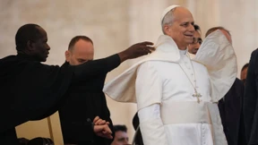 Der Papst schickt einen Trump-Freund vorzeitig in Rente