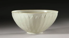 Schale vom Flohmarkt bringt mehr als zwei Millionen Dollar