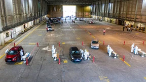 Corona-Testzentrum in Flugzeug-Hangar