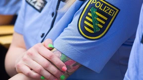 Totenkopf-Tattoo ist für Polizeianwärter nicht generell tabu