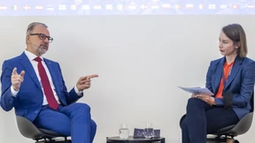 ESA-Chef Aschbacher: „Ein zweites Wettrennen ins All“