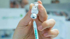 Verdünntes Vakzin und gefälschte Ausweise