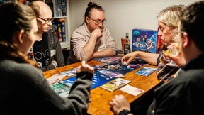 Katzen in Astronautenanzügen