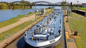 Behutsam hinein in die Bananenschleuse