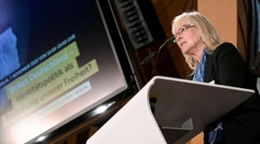 Die Islamforscherin Schröter wird weiter gebraucht